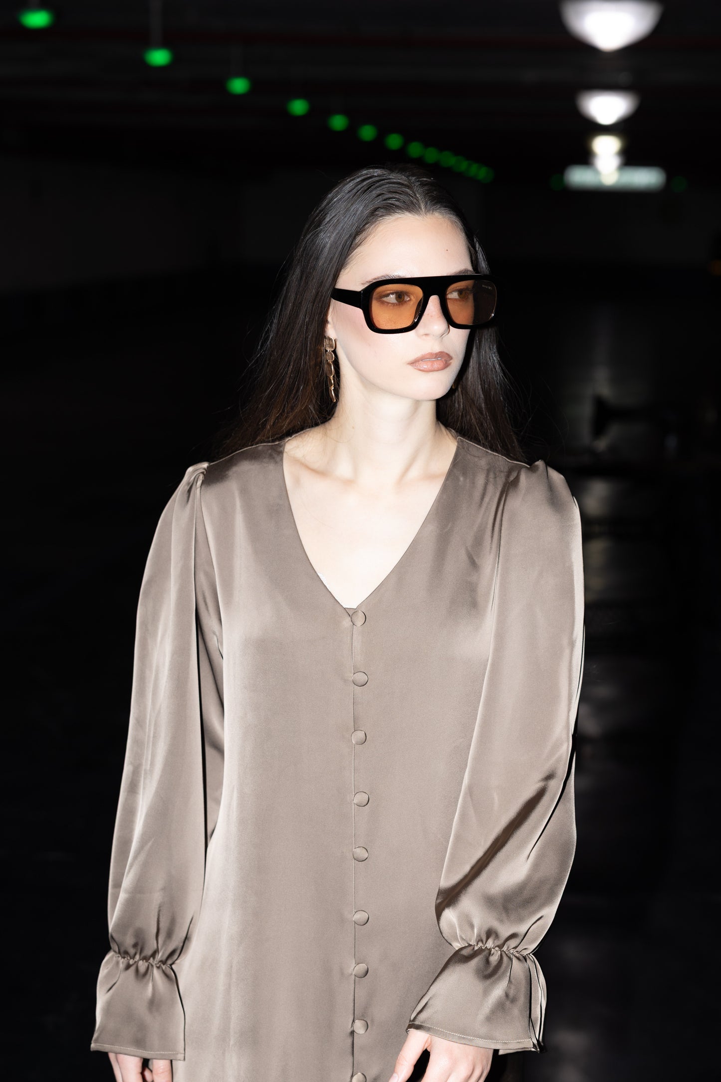 שמלת אקסיס סאטן חום