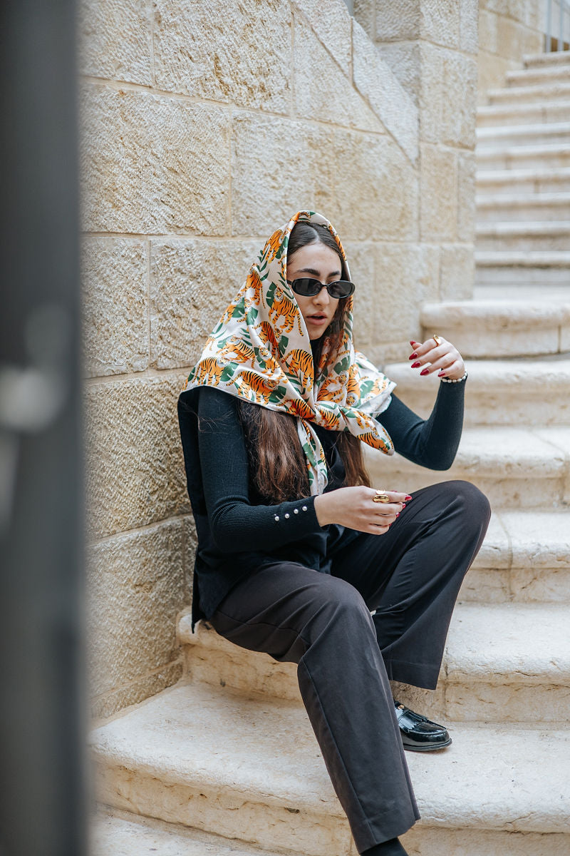 צעיף מרובע נמרים