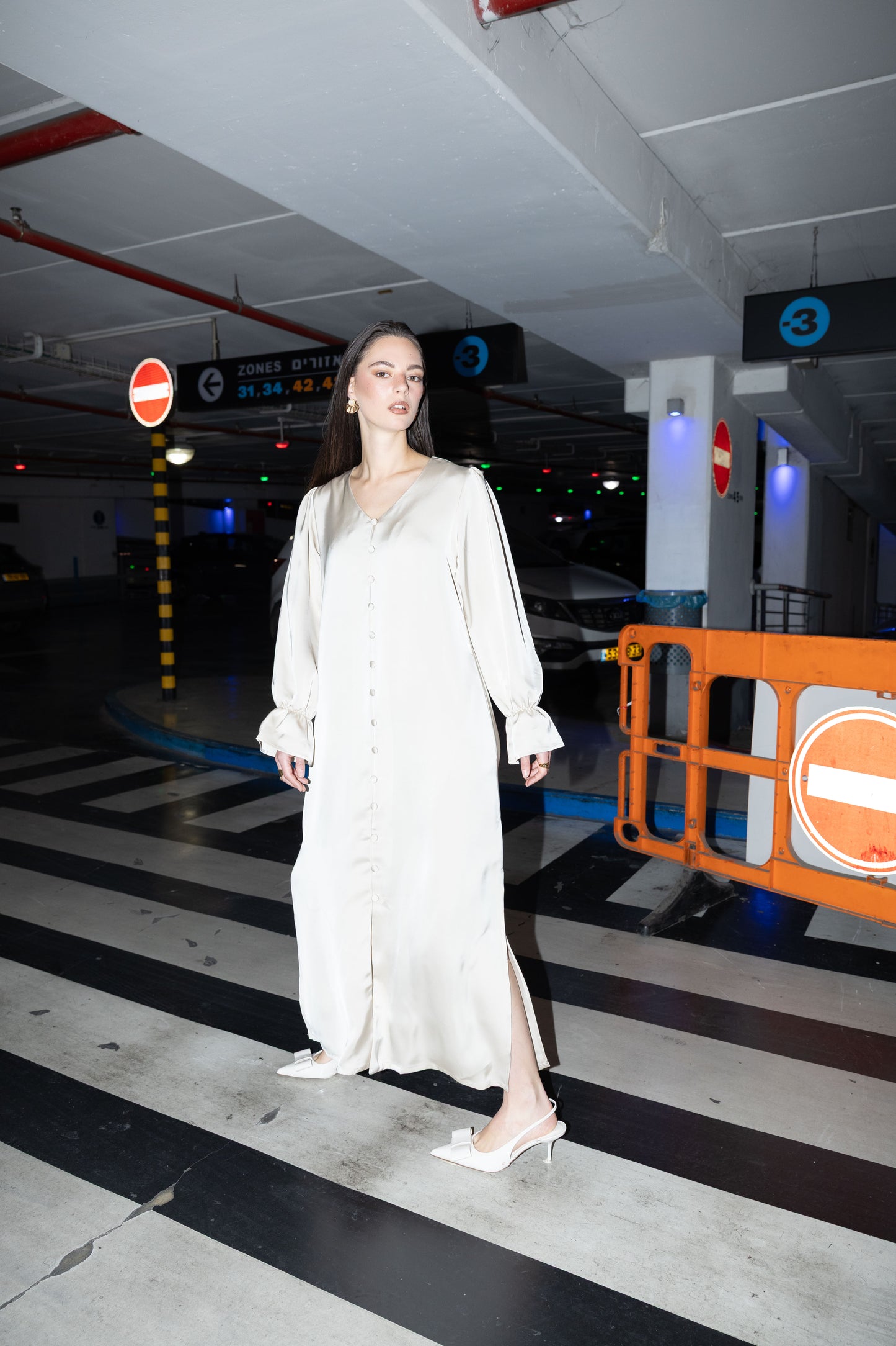 שמלת אקסיס סאטן אבן