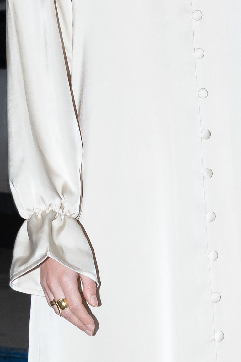 שמלת אקסיס סאטן אבן