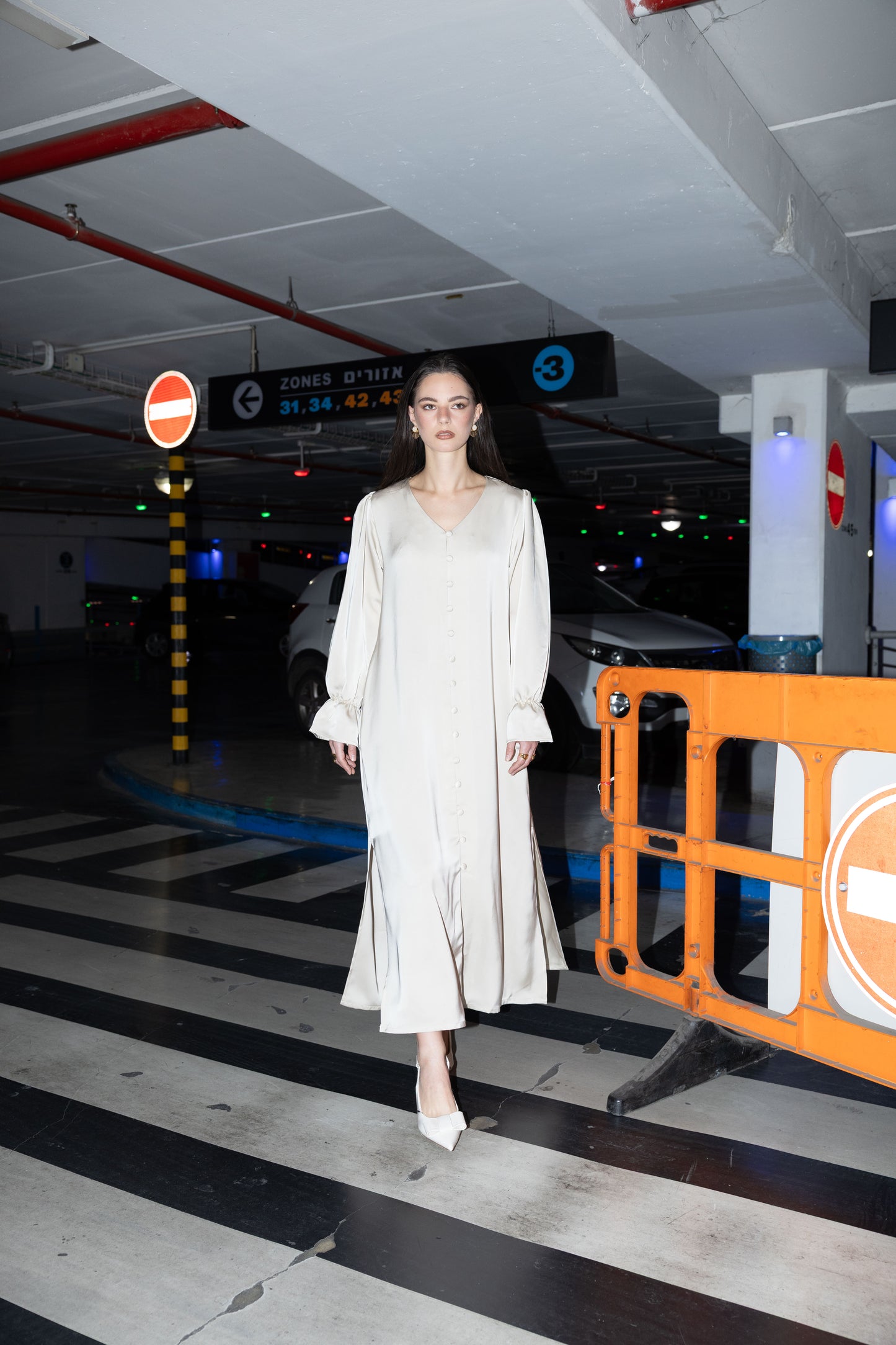 שמלת אקסיס סאטן אבן