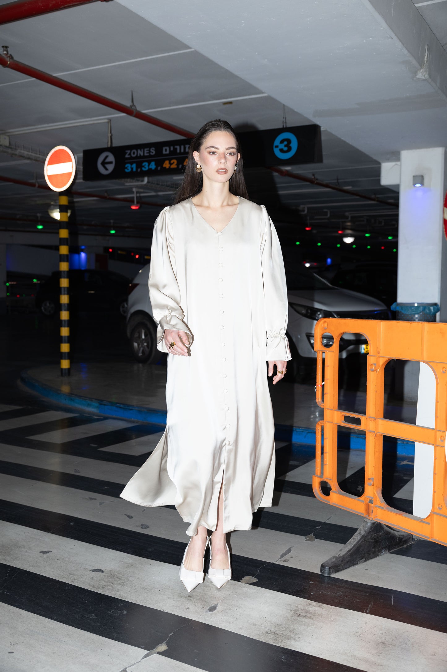 שמלת אקסיס סאטן אבן