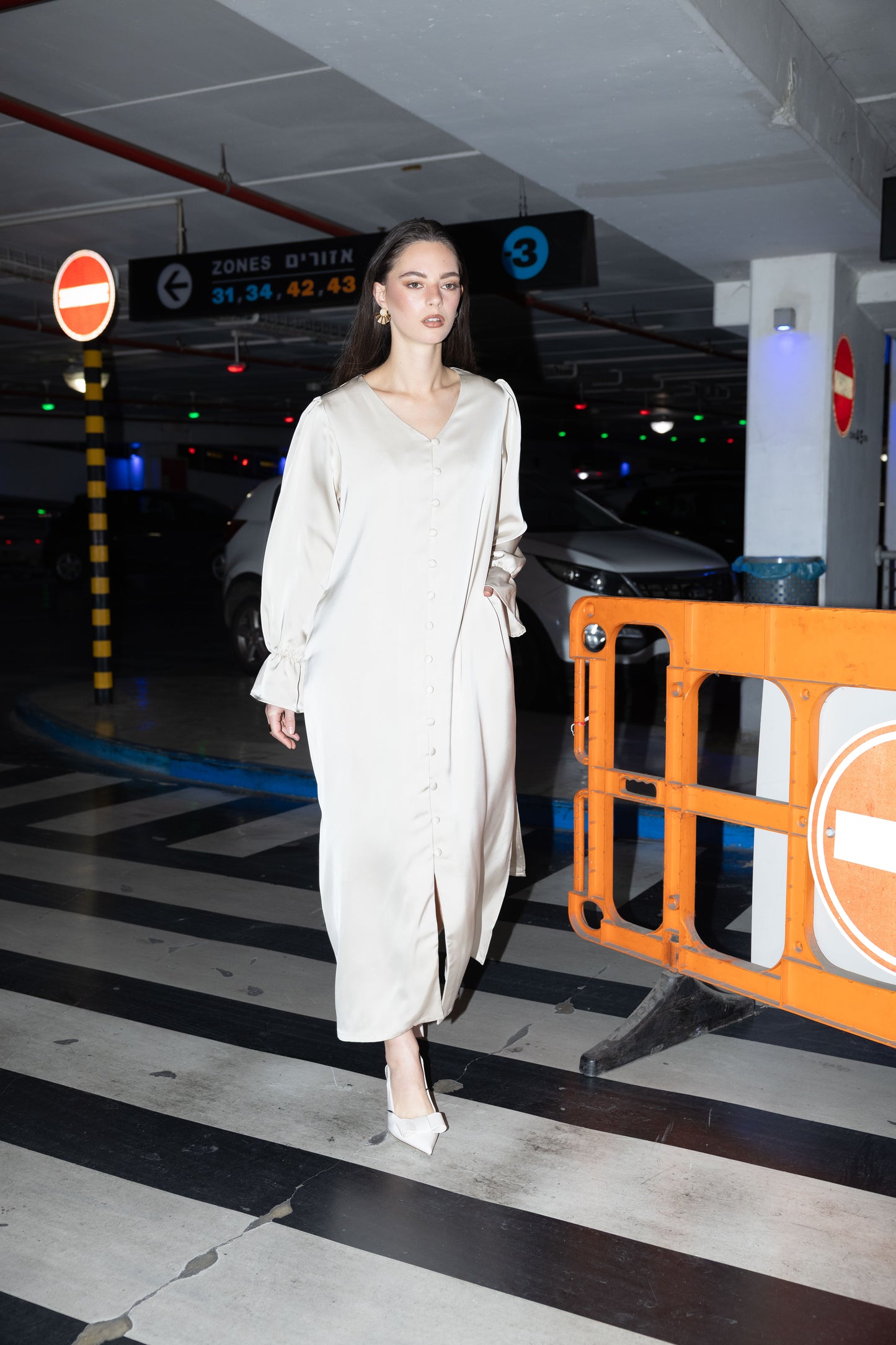 שמלת אקסיס סאטן אבן