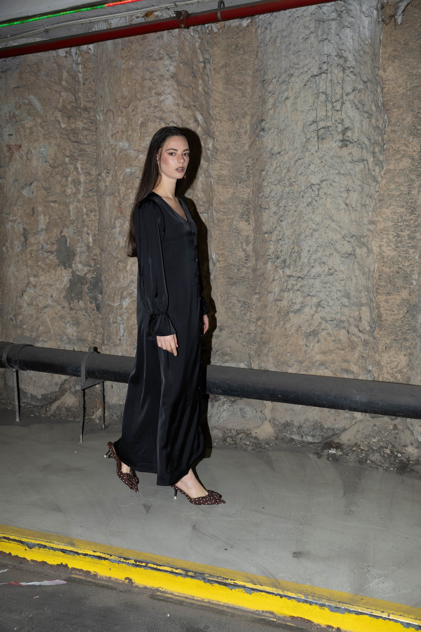 שמלת אקסיס סאטן שחורה