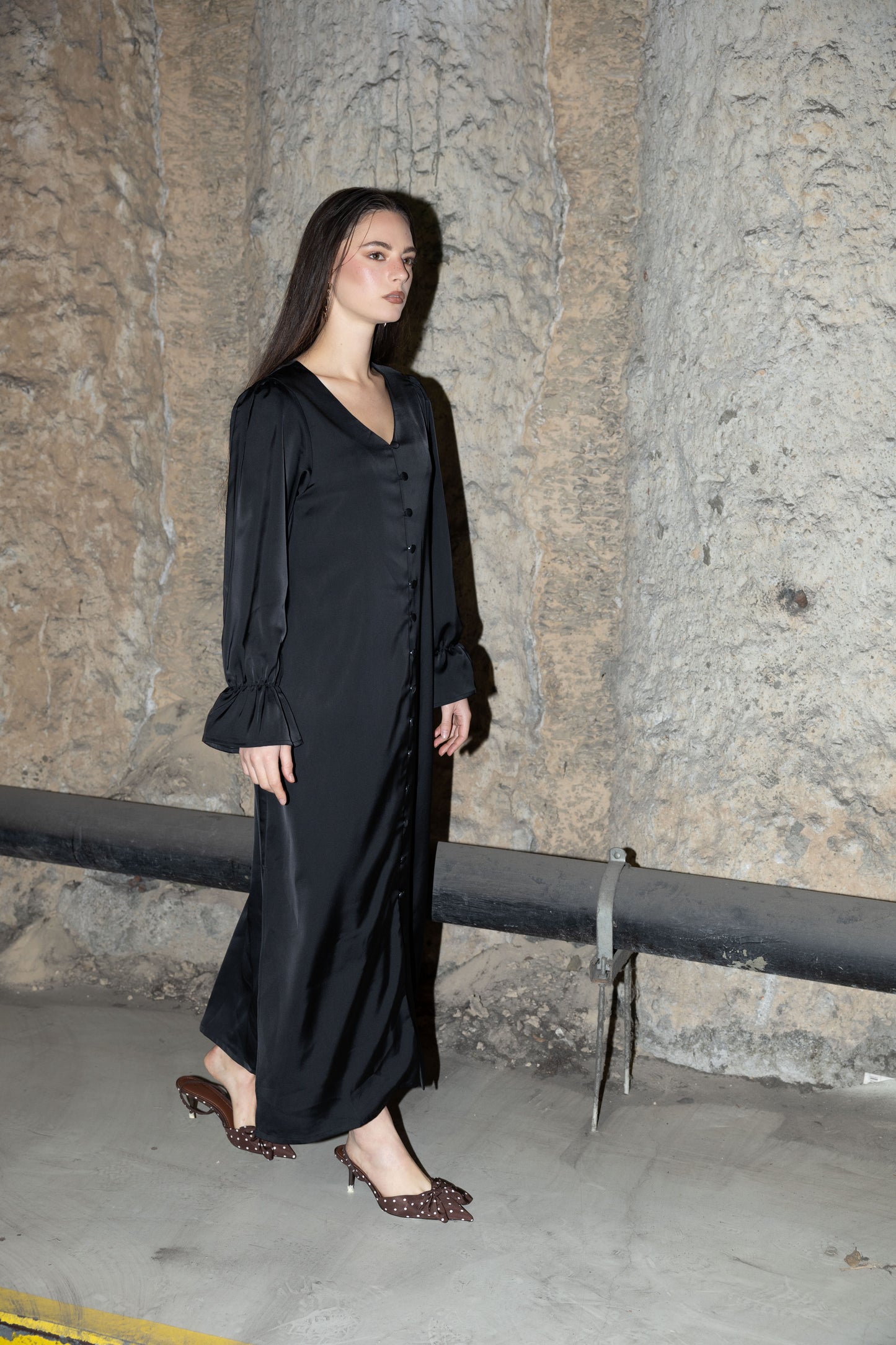 שמלת אקסיס סאטן שחורה