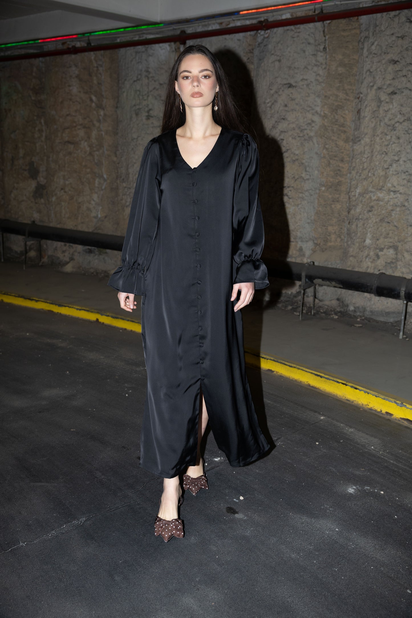 שמלת אקסיס סאטן שחורה