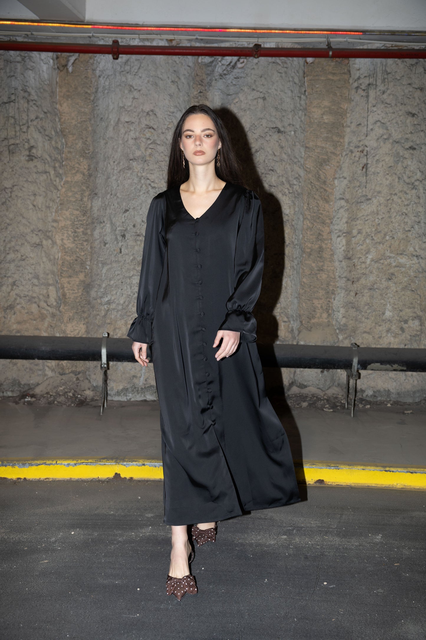 שמלת אקסיס סאטן שחורה